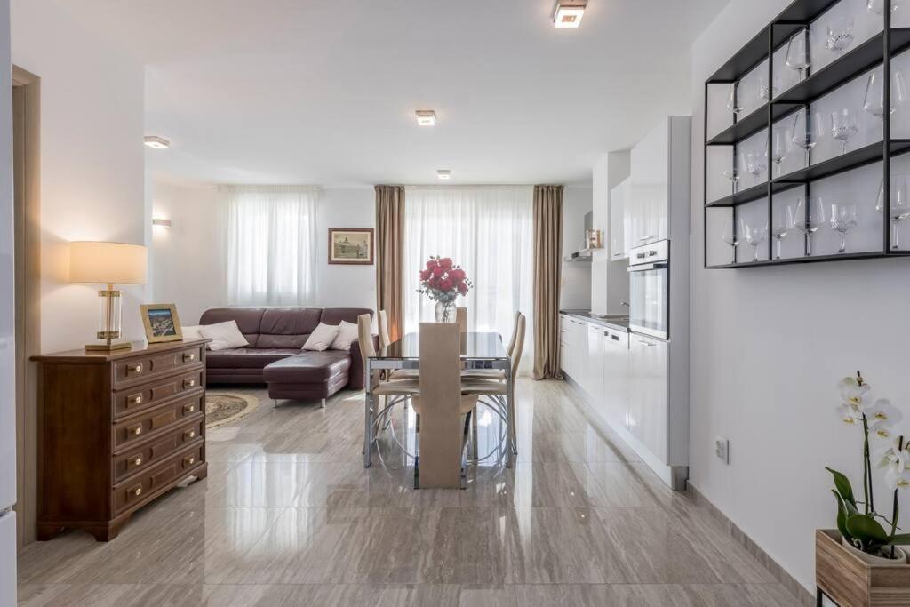 Luxury Rooftop Apartment Zalato Split Exterior photo